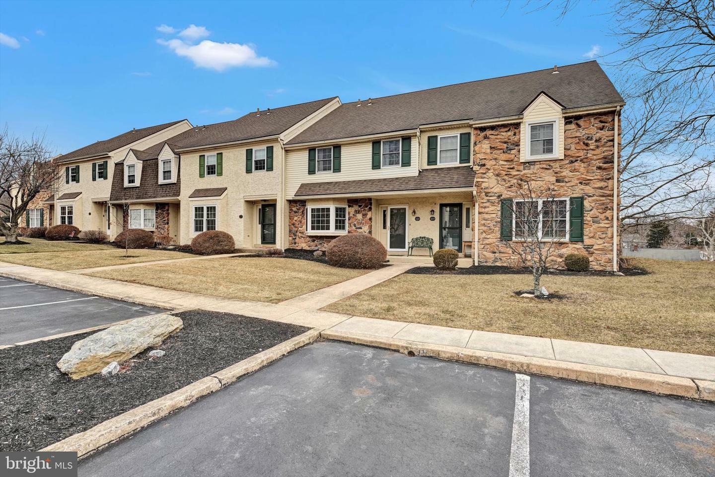 Property Photo:  120 Oak Knoll Circle  PA 17551 