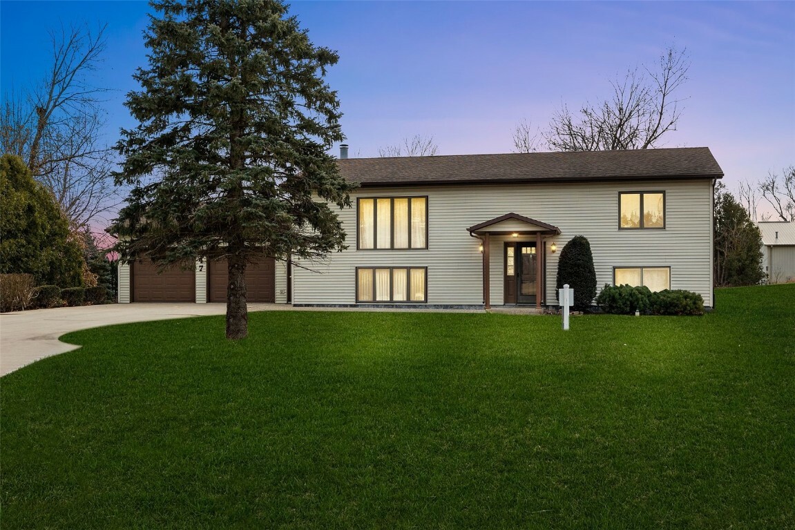 Property Photo: 147 W Cemetery Road IA 52228