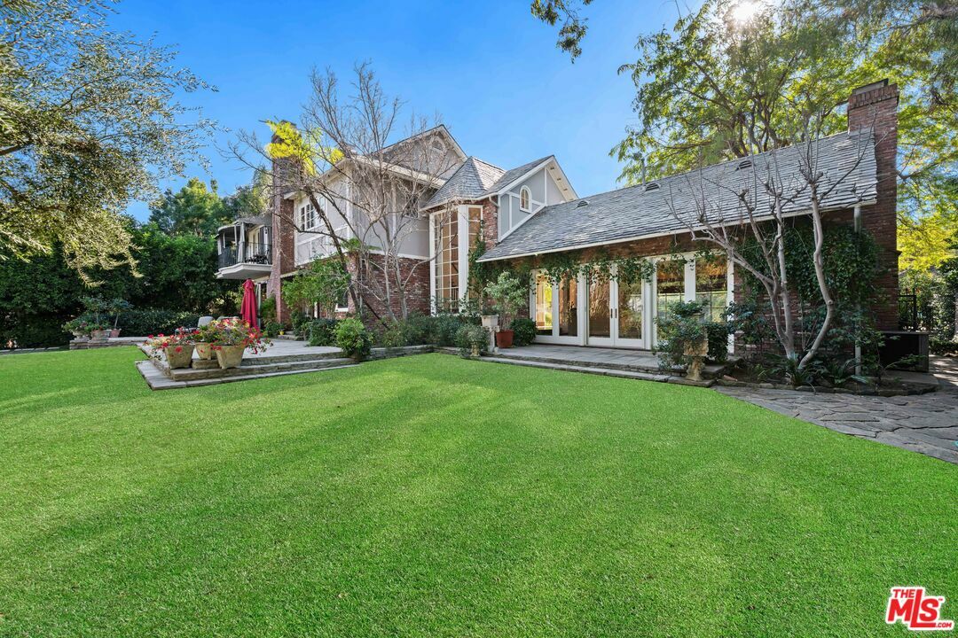 Property Photo:  19333 Wells Dr  CA 91356 