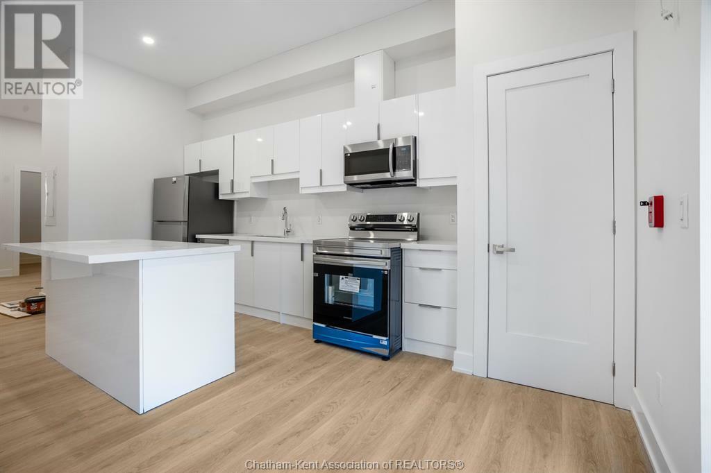 Property Photo:  151-157 King Street 4  ON N7M 1E4 