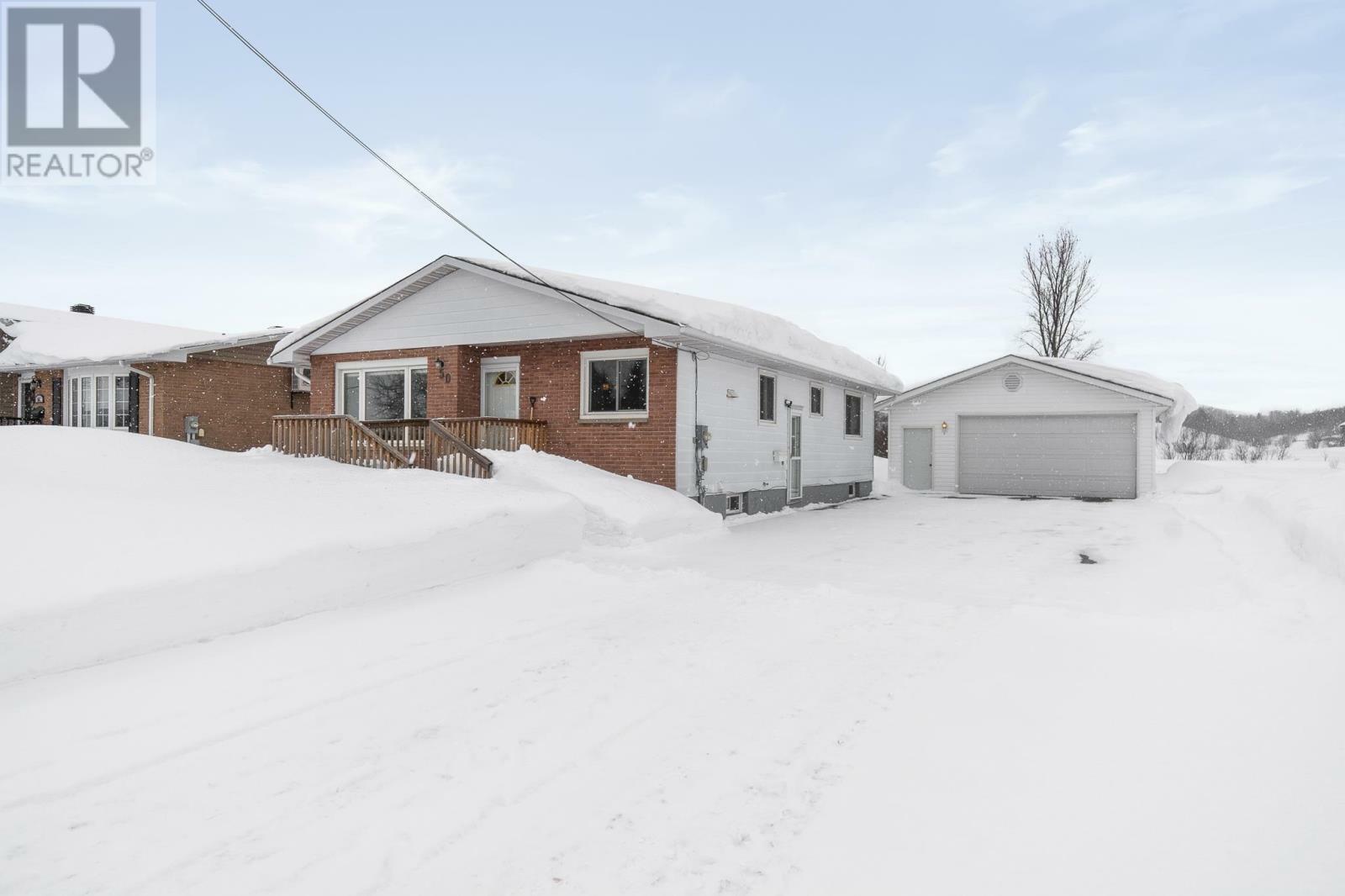 Property Photo:  50 Chippewa St  ON P6C 3A3 