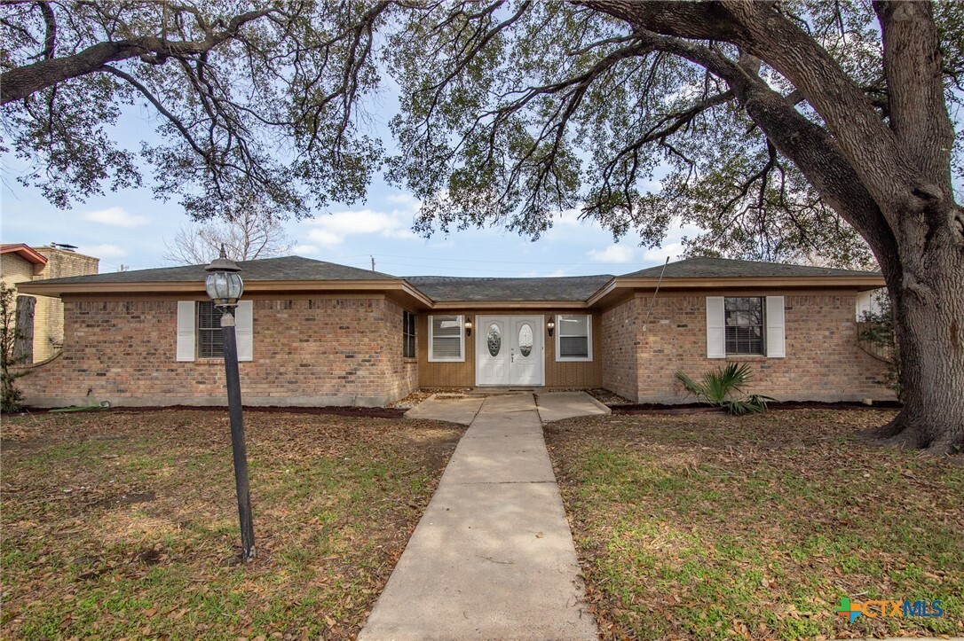 Property Photo: 116 Guinevere Street TX 77904