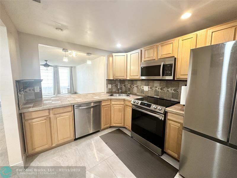 Property Photo:  8301 Sands Point Blvd 102S  FL 33321 