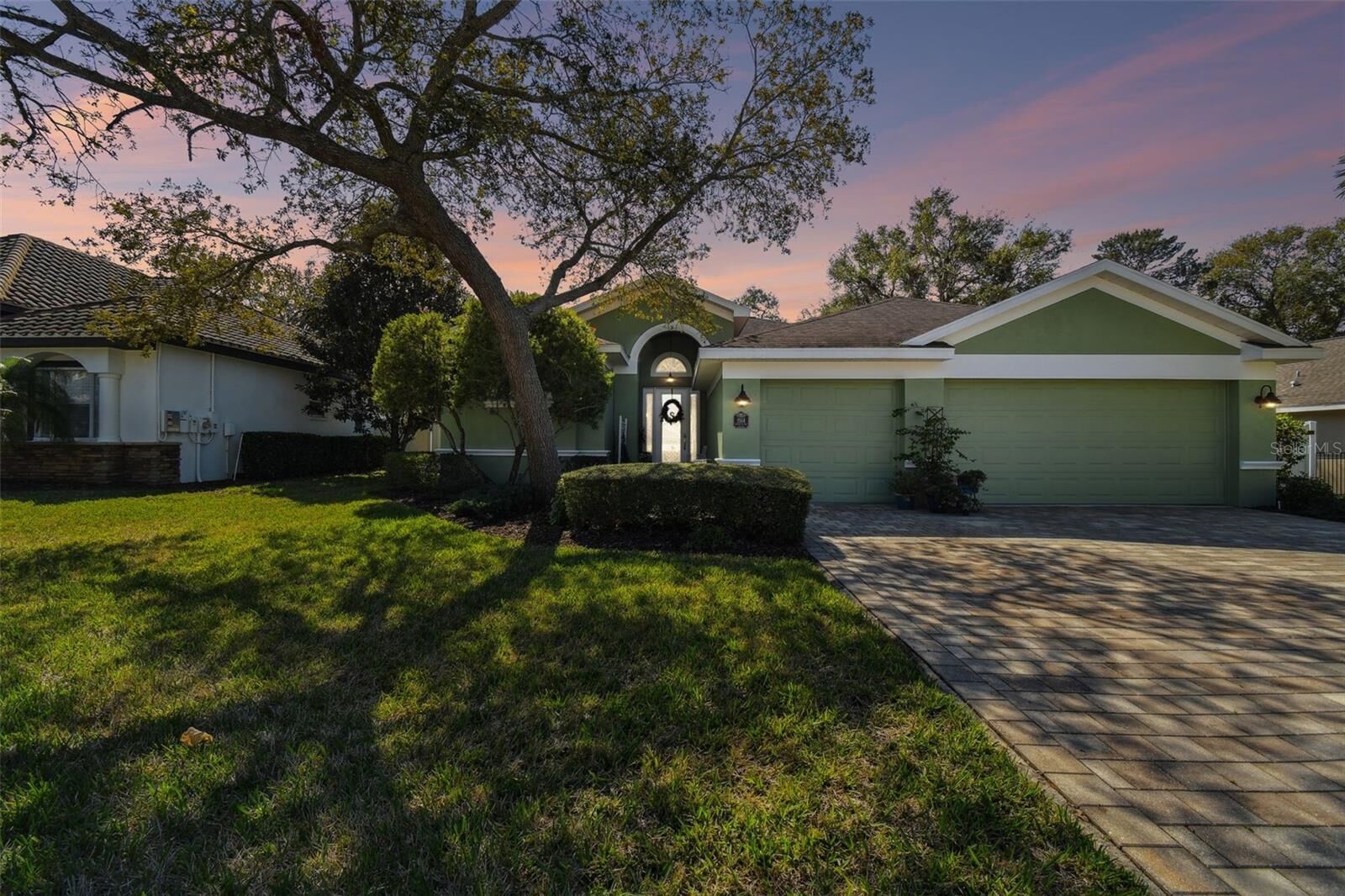 Property Photo: 1514 River Ct FL 34689