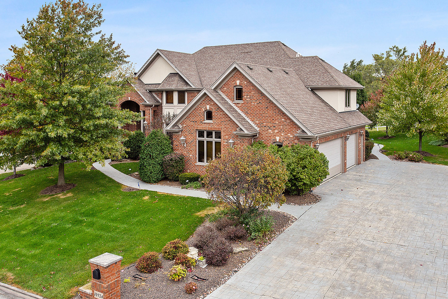 Property Photo: 10924 Royal Oaks Lane IL 60467