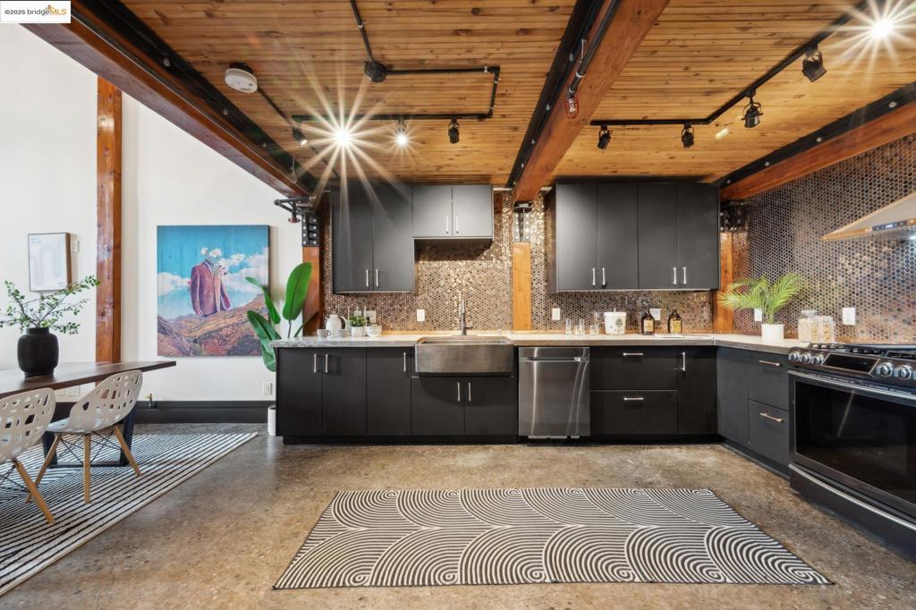 Property Photo:  6105 San Pablo Ave 102  CA 94608 