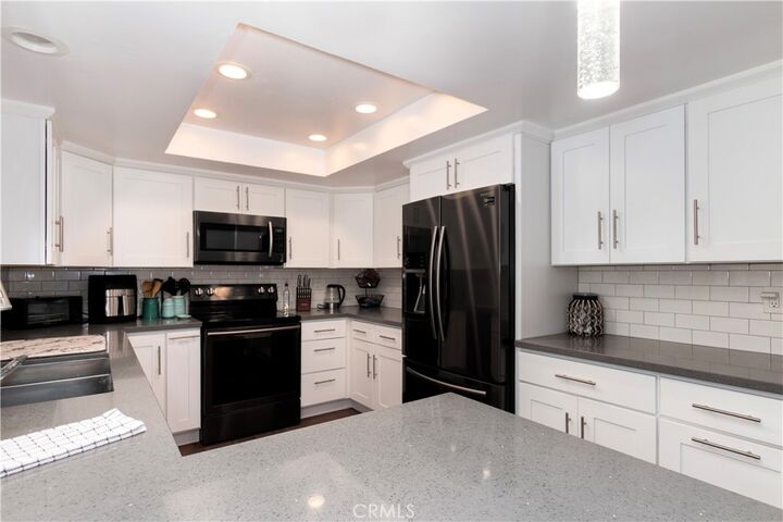 Property Photo: 315 Calle Pequeno CA 93454