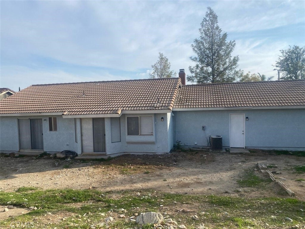 Property Photo: 1152 W Lewis Street CA 92377