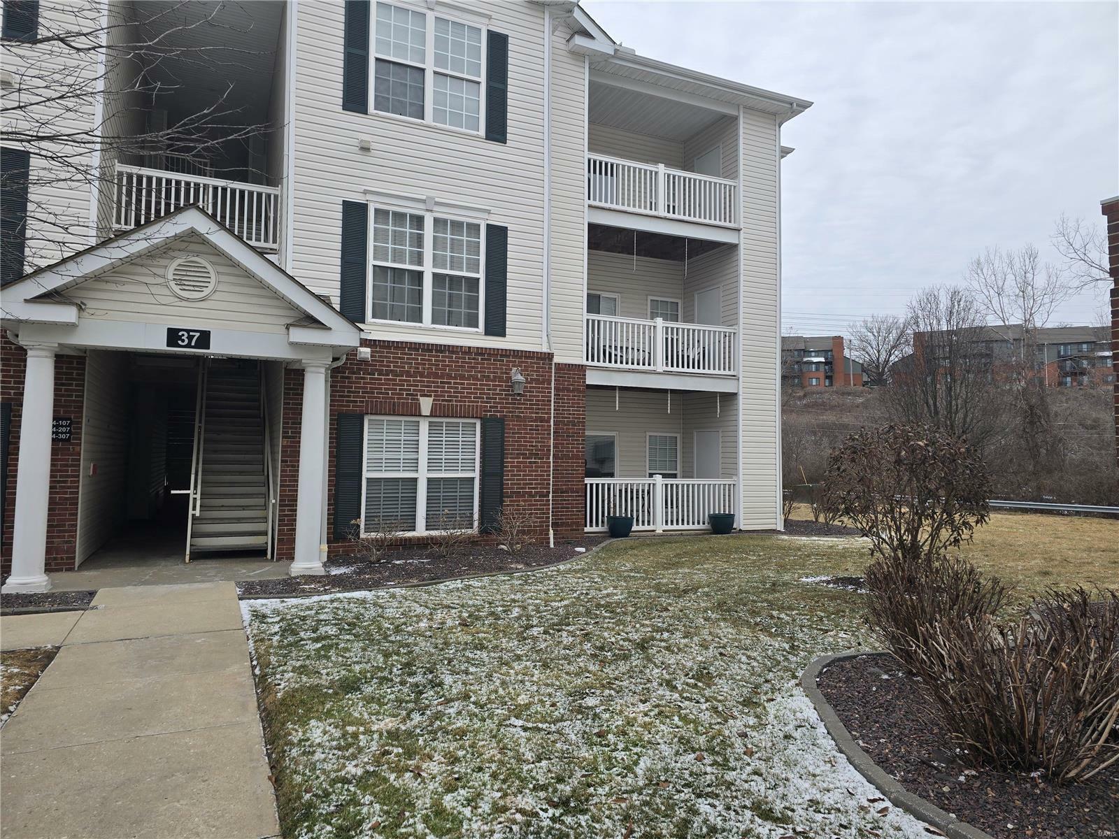 Property Photo: 37 Kassebaum Lane 106 MO 63129