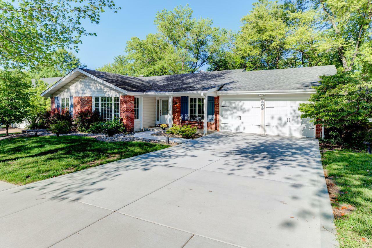 Property Photo:  809 King George Court  MO 63021 