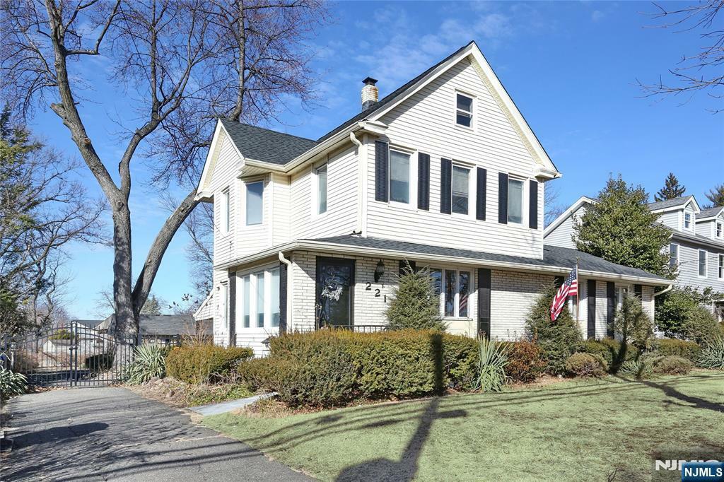 Property Photo:  221 Farview Avenue  NJ 07652 