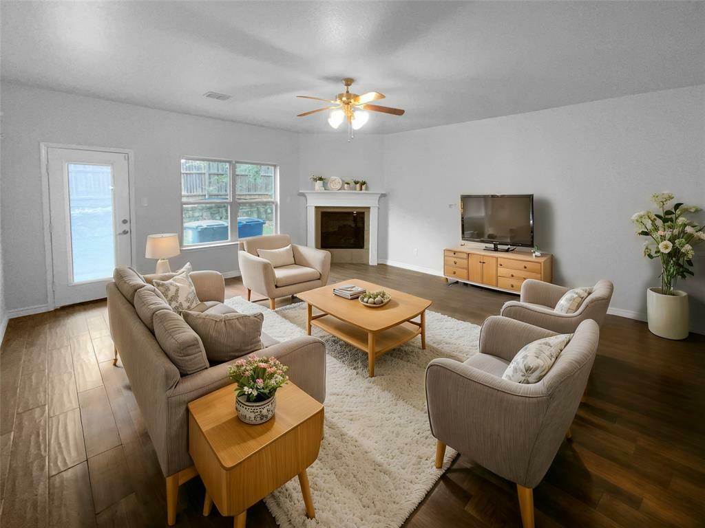 Property Photo: 8051 Vista Hill Lane TX 75249