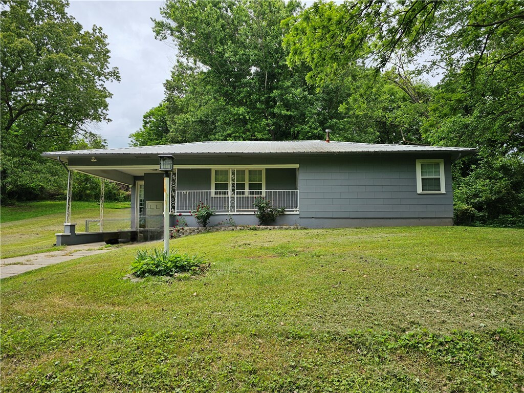 Property Photo: 708 N Oak Street AR 72601