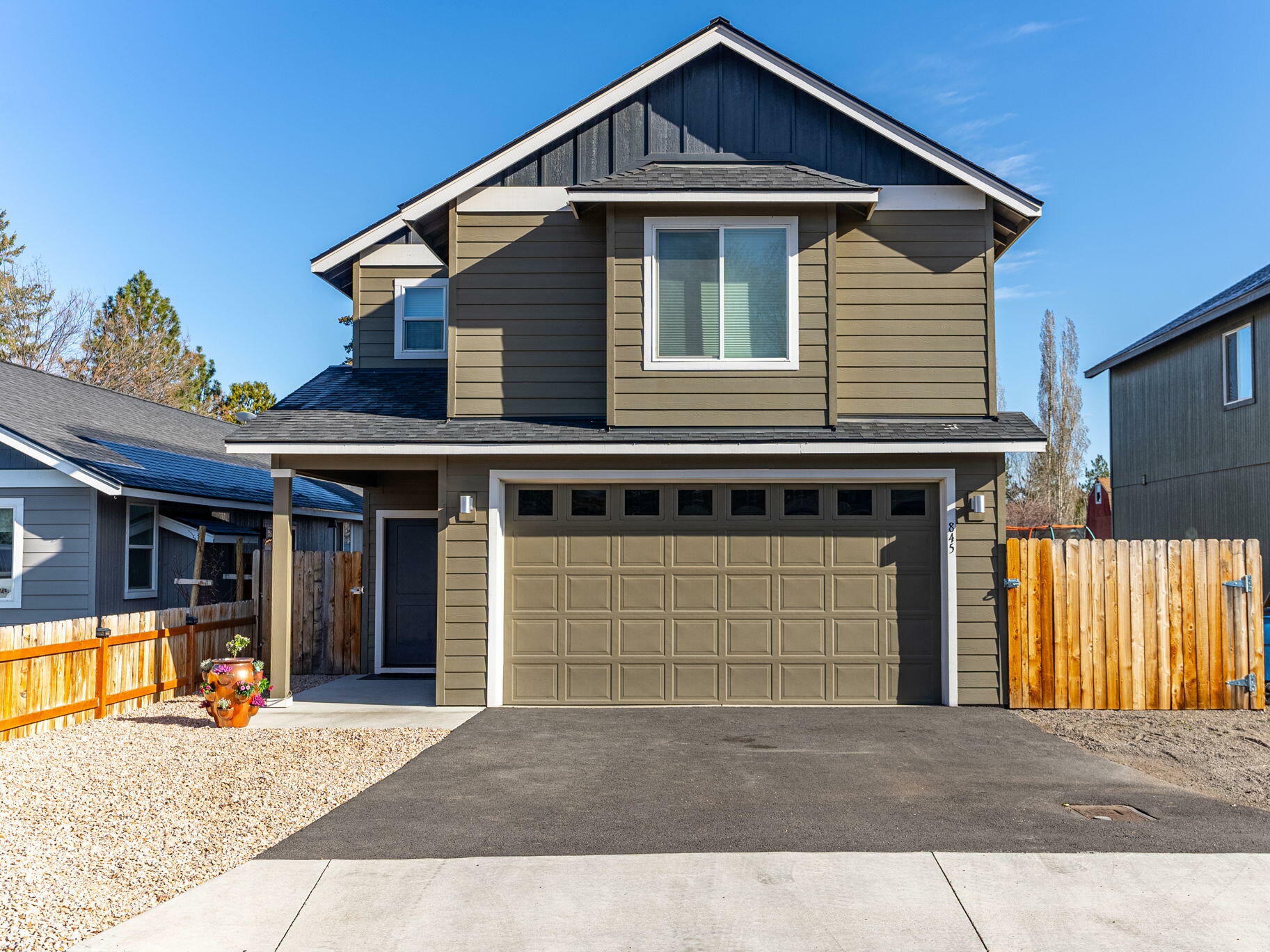 Property Photo: 845 SE 5th Street OR 97754