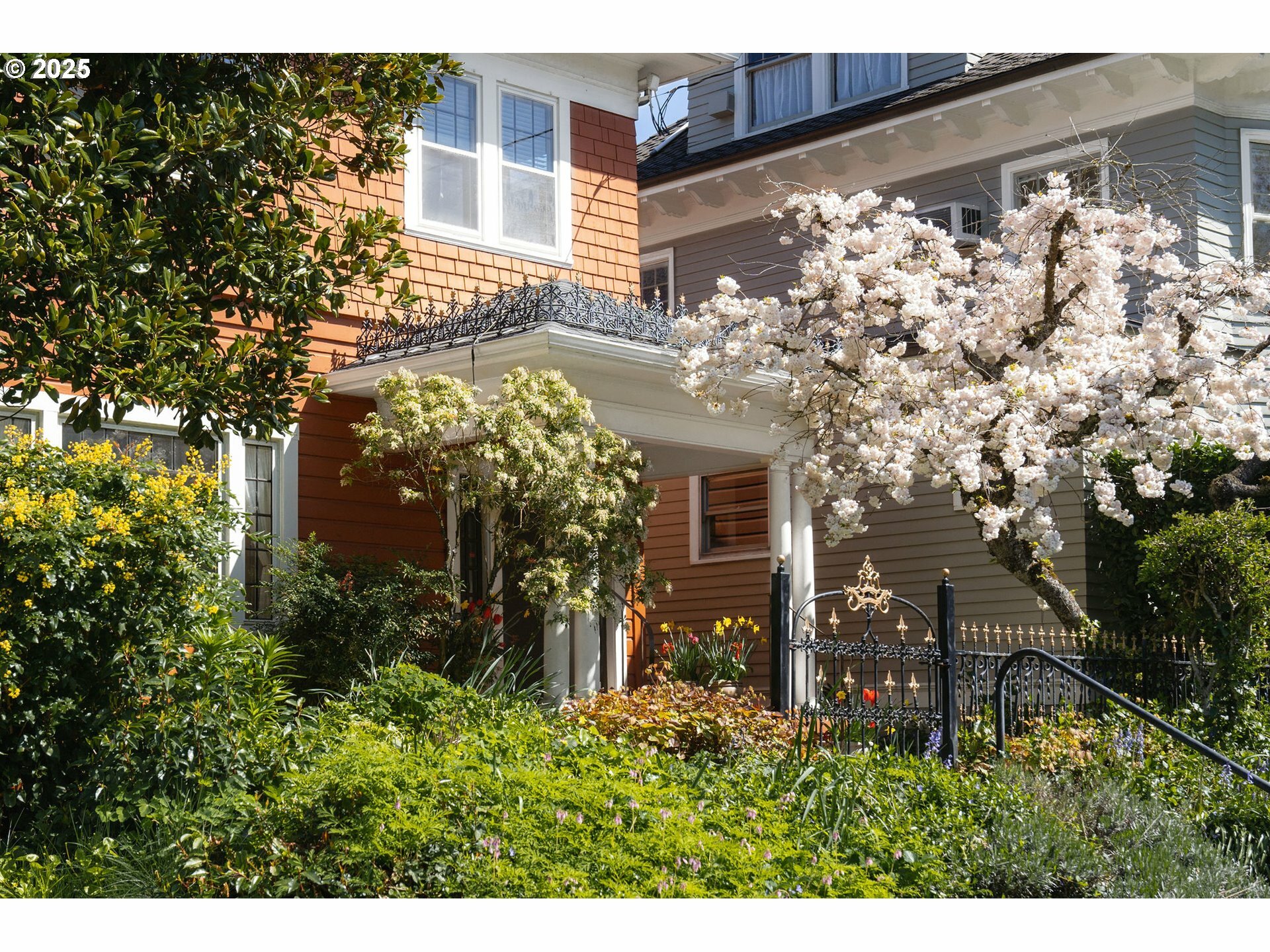 Property Photo: 1911 SW Myrtle St OR 97201