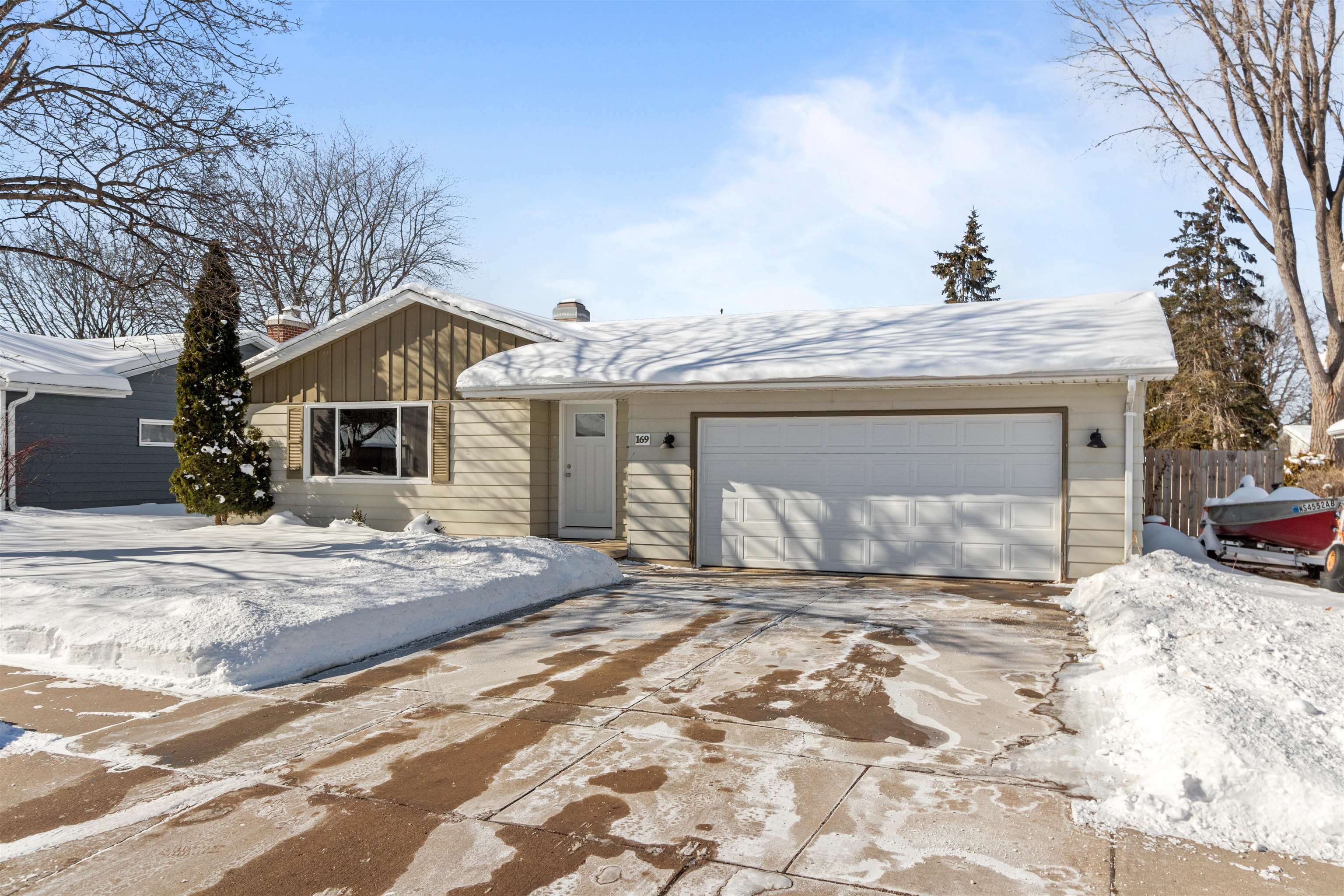 Property Photo:  169 Northbreeze Drive  WI 54911-1224 