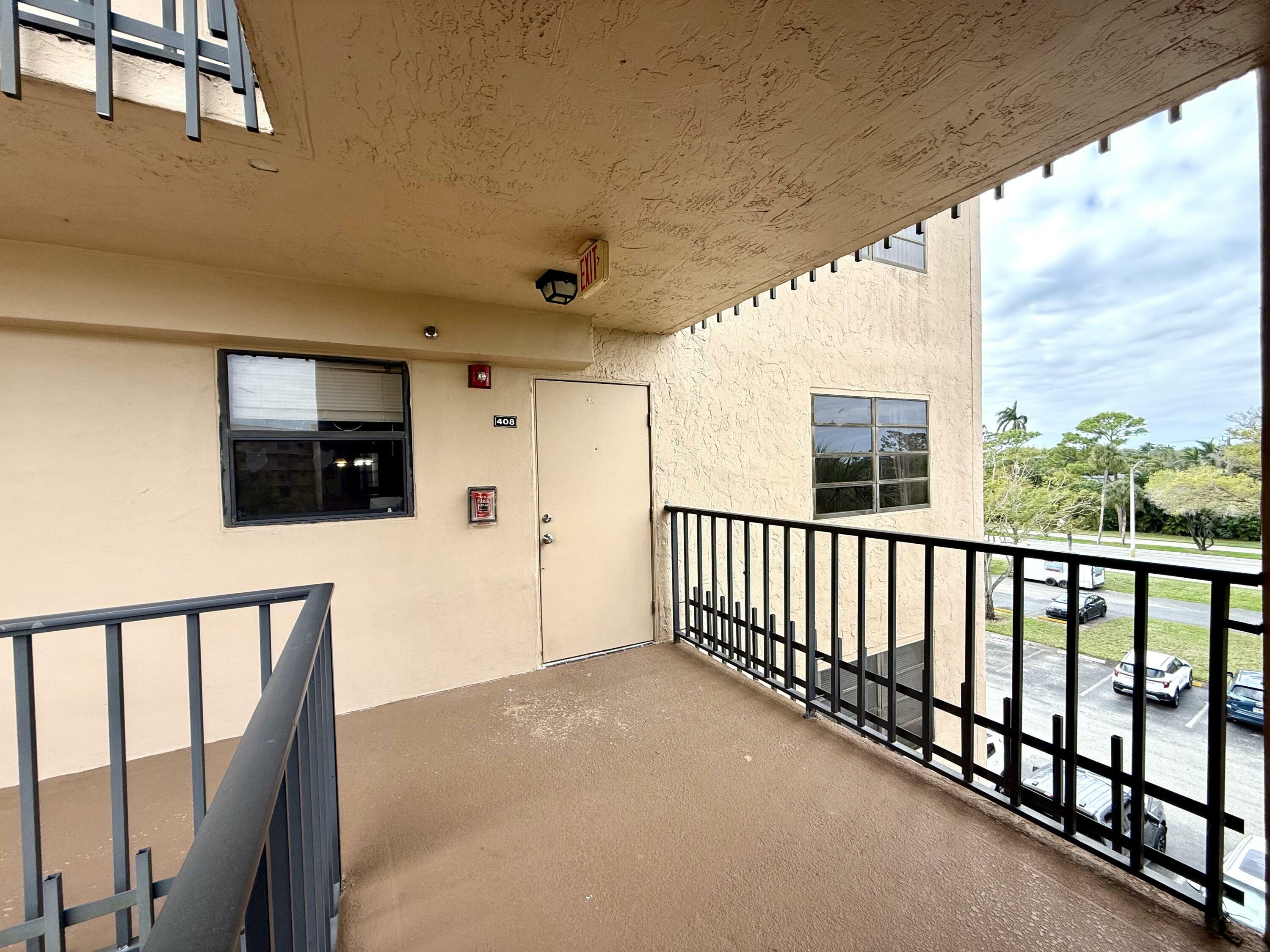 Property Photo: 4700 Lucerne Lakes Boulevard 408 FL 33467
