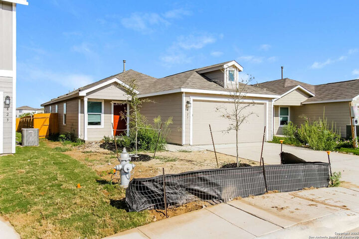 Property Photo: 427 Filibusters Trail TX 78220
