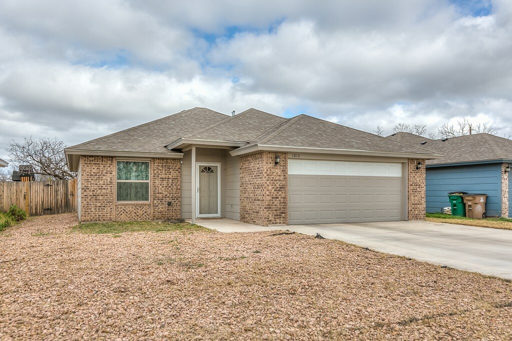 Property Photo:  1810 Childress St  TX 76901 