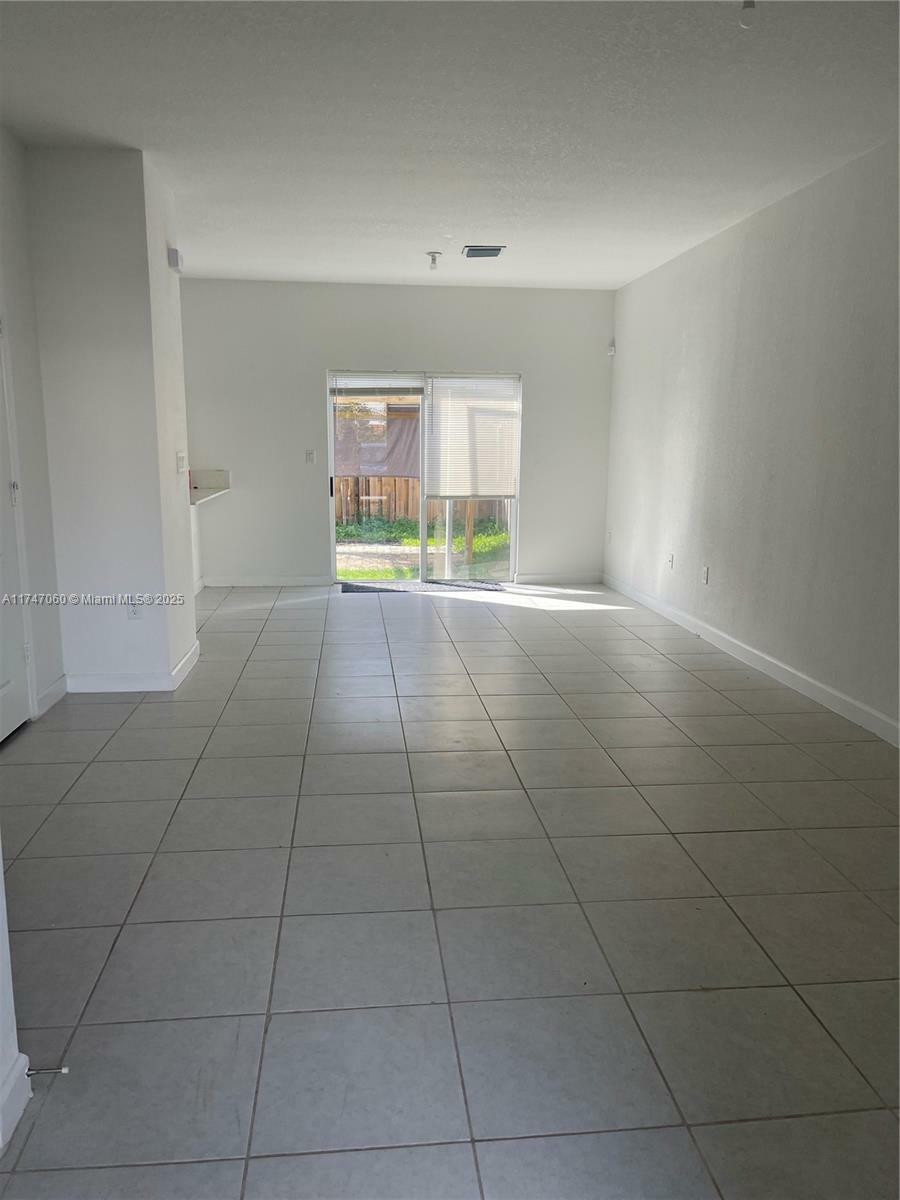 Property Photo:  2608 SE 10th St  FL 33035 