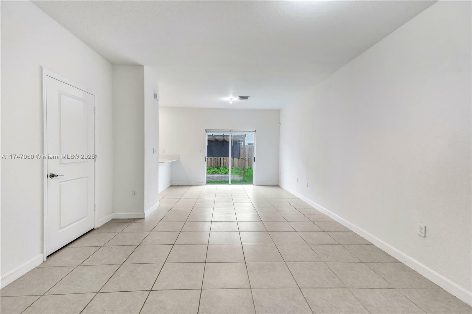 Property Photo:  2608 SE 10th St  FL 33035 