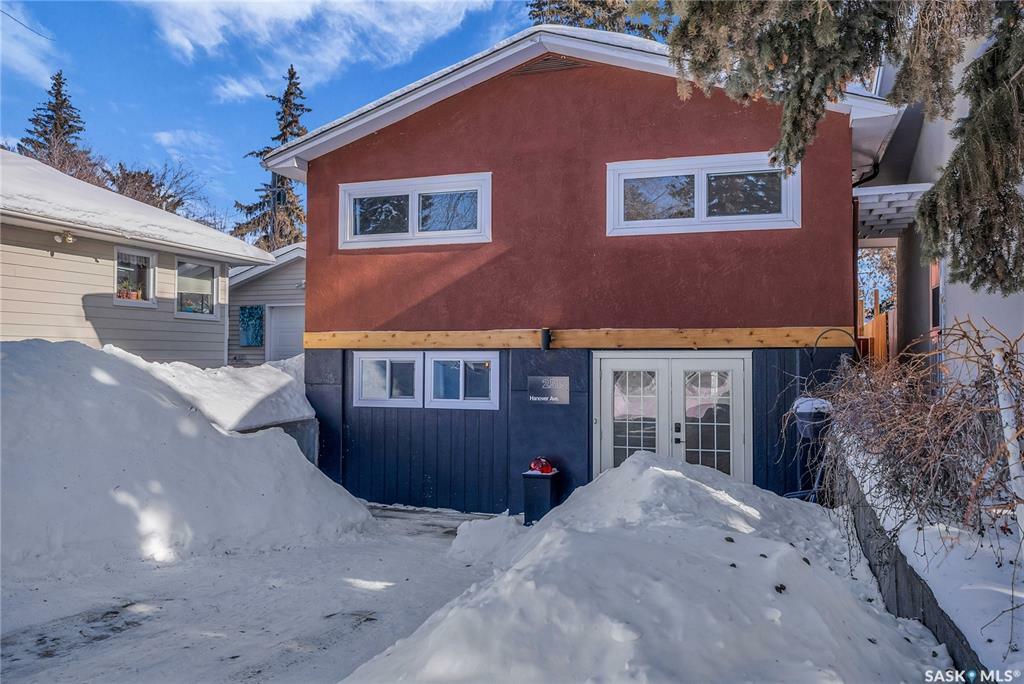 Property Photo:  2515 Hanover Avenue  SK S7J 1E9 