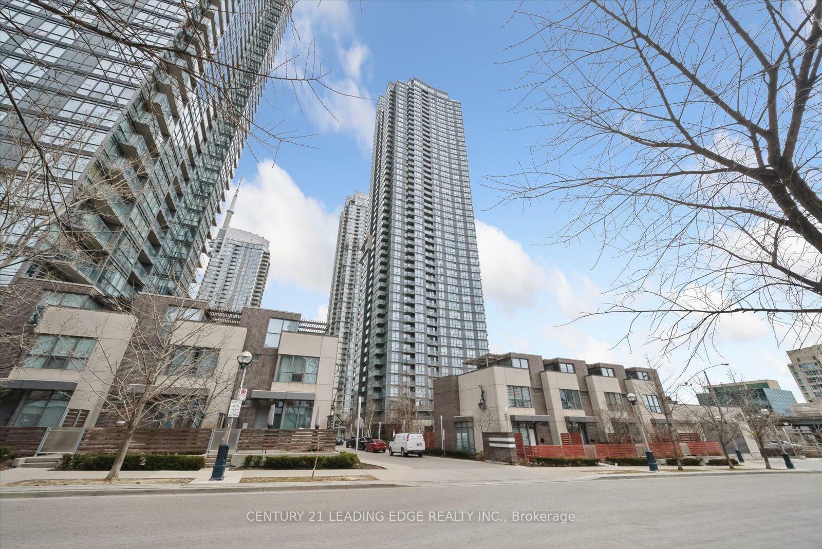 11 Brunel Court 4002  Toronto ON M5V 3Y3 photo