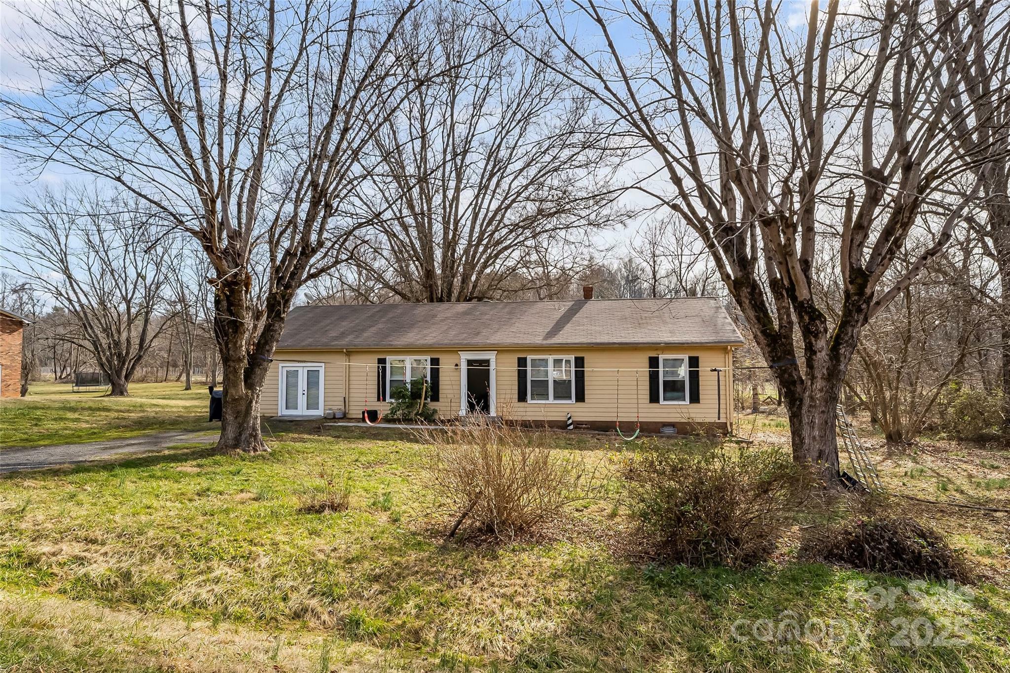 Property Photo:  2375 W Lenoir Drive  NC 28645 