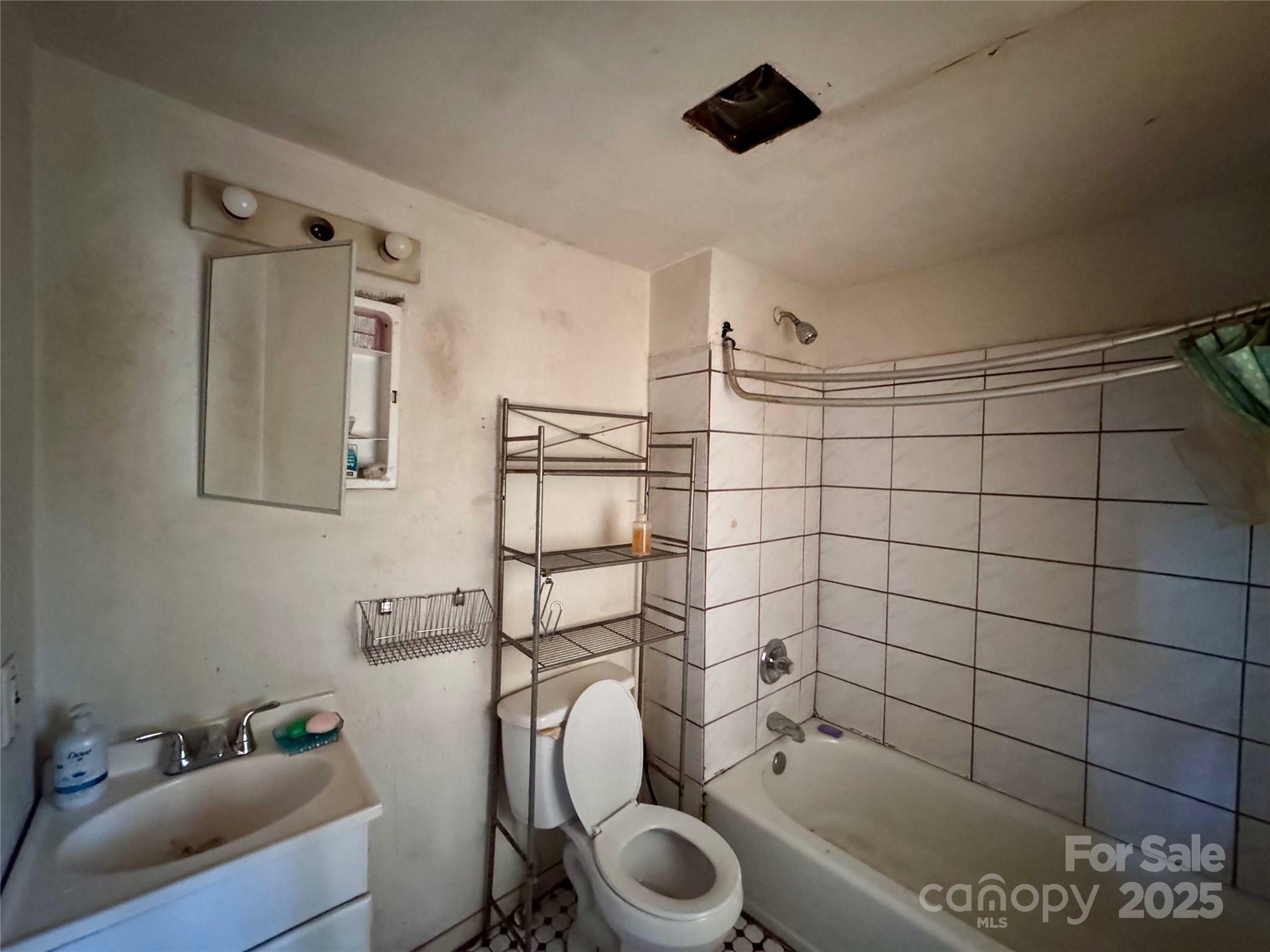 Property Photo:  2124 W C Street  NC 28081 