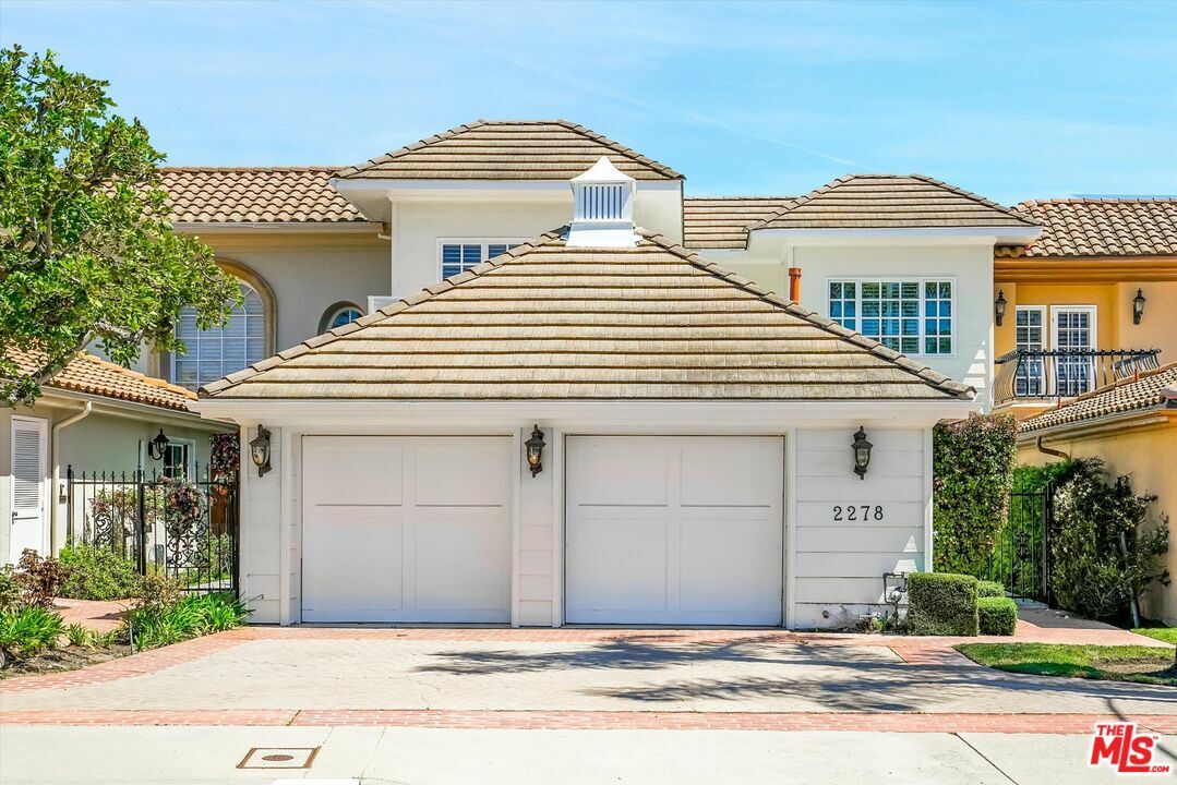 Property Photo: 2278 Canyonback Rd CA 90049