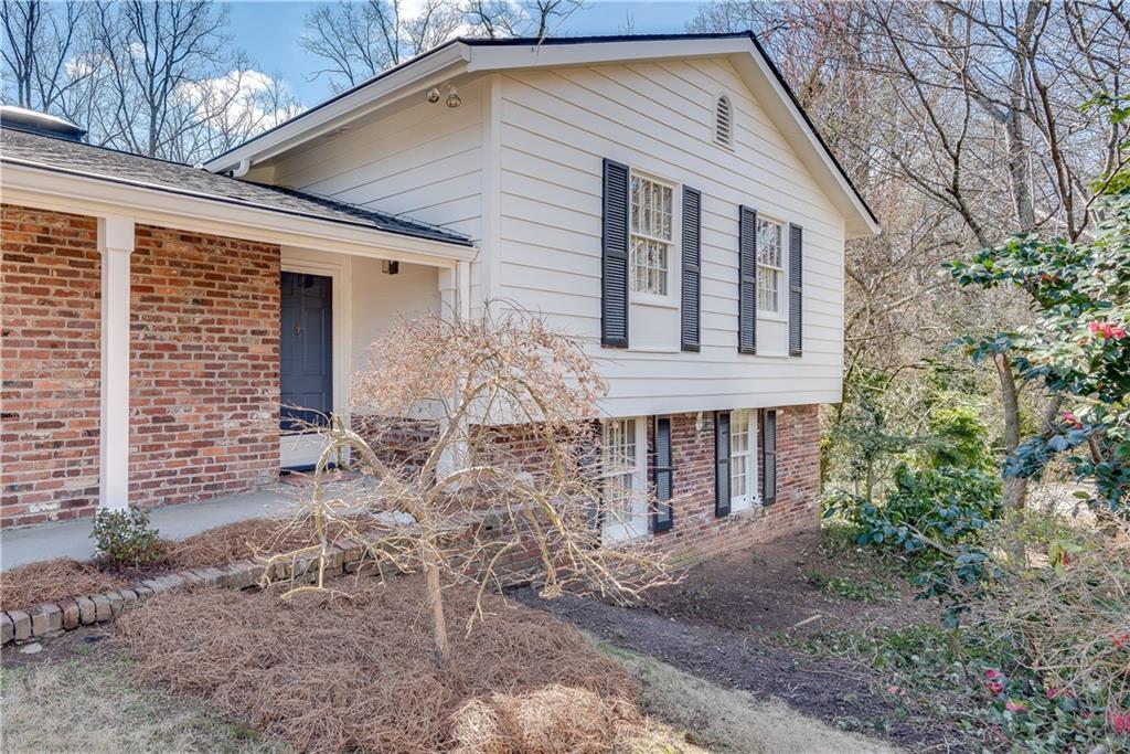 Property Photo: 355 Ridgeview Trail GA 30328