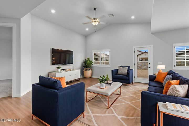 Property Photo:  925 Nayland Place  TX 79928 