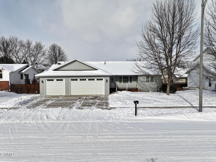 610 York Lane  Bismarck ND 58503 photo