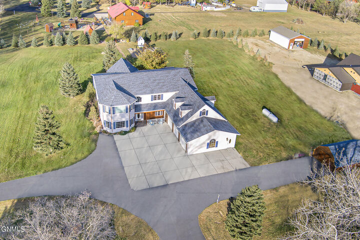 Property Photo:  4310 Fernwood Drive  ND 58503 