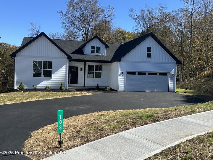 708 Pin Oak Place  Moscow PA 18444 photo