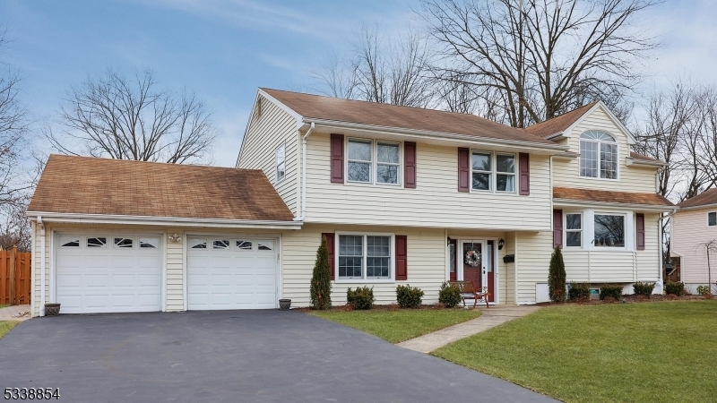 Property Photo:  36 Summit Ct  NJ 07090 