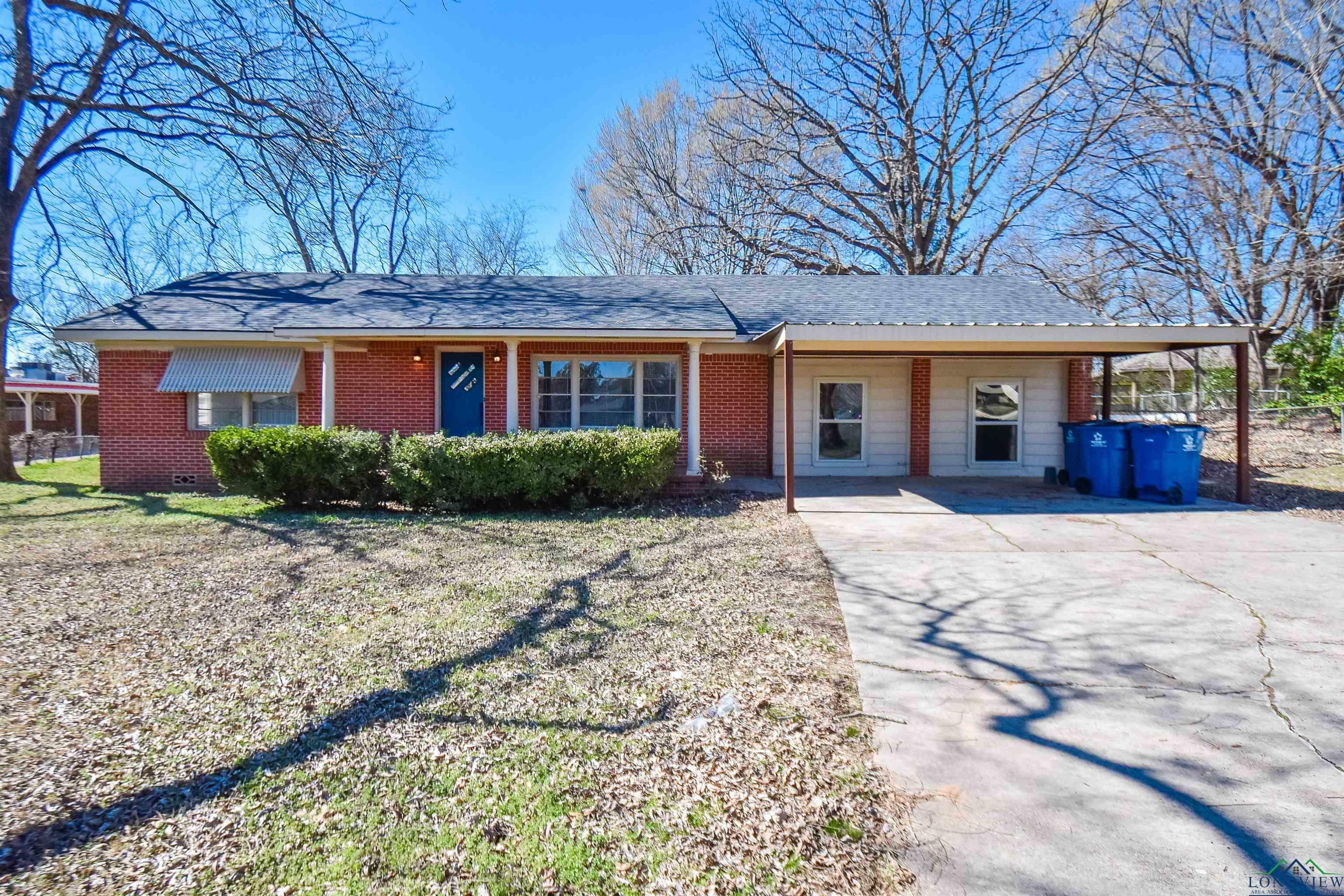 Property Photo: 611 N Main St TX 75647