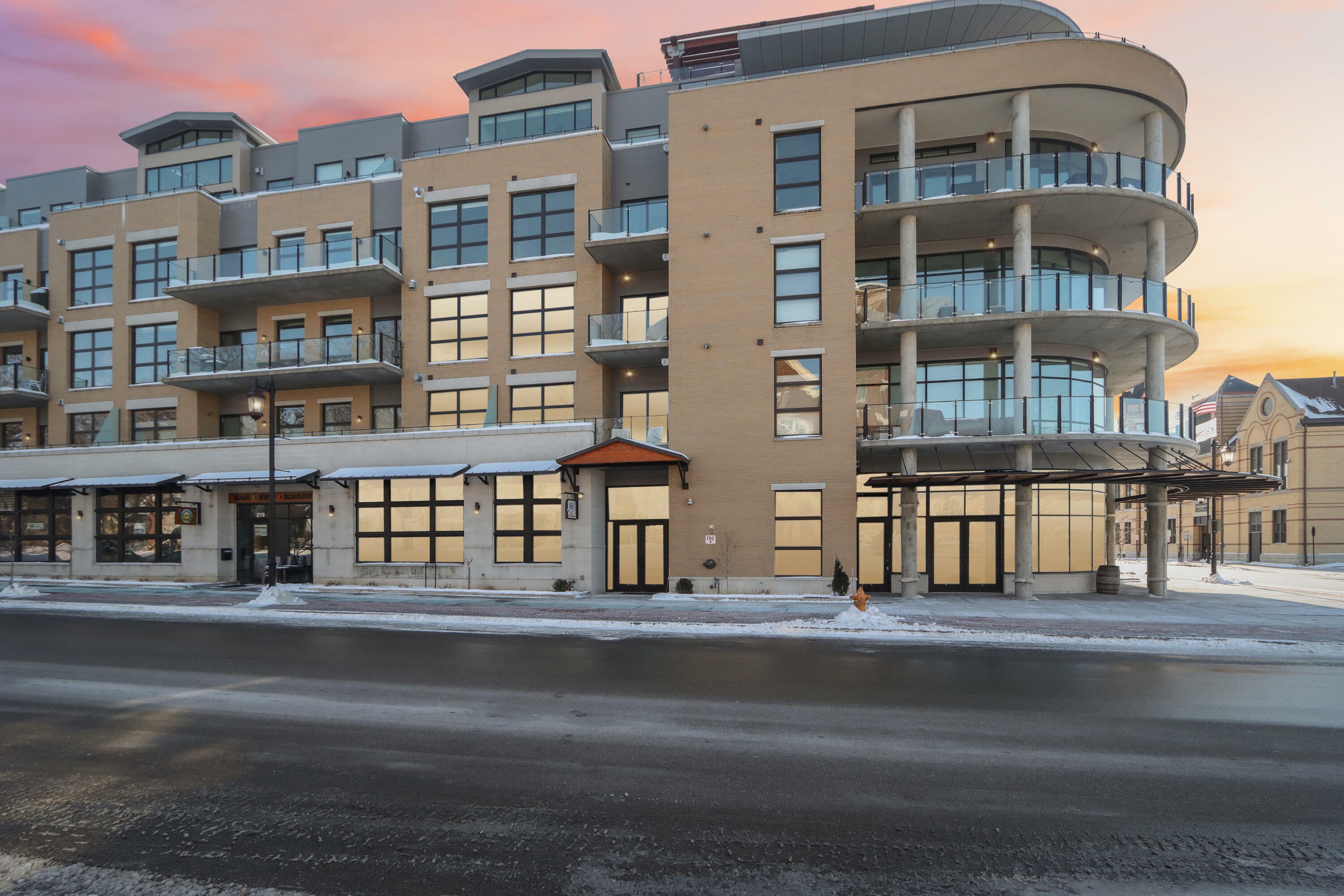 Property Photo: 215 E Pleasant St 312 WI 53066
