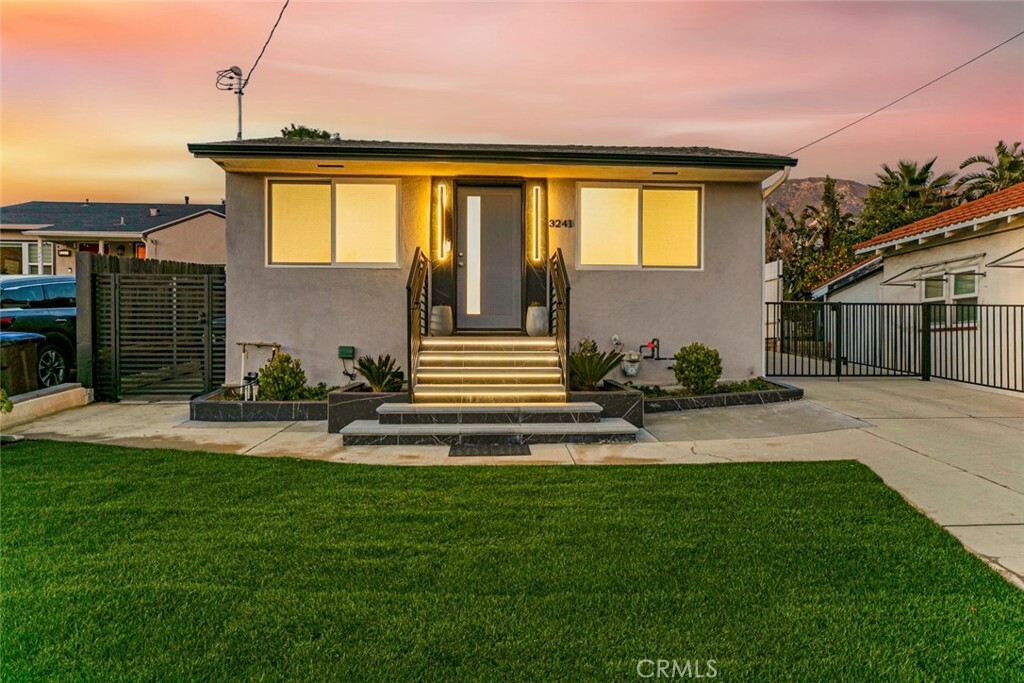 Property Photo:  3241 Prospect Avenue  CA 91214 