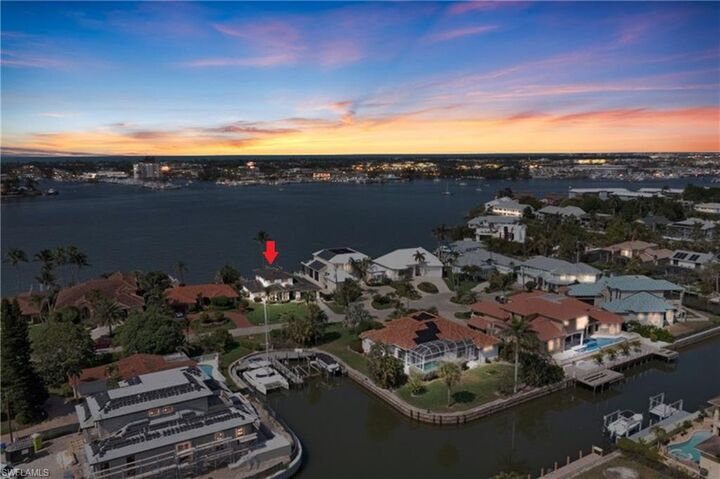 Property Photo:  1535 Dolphin Ln  FL 34102 