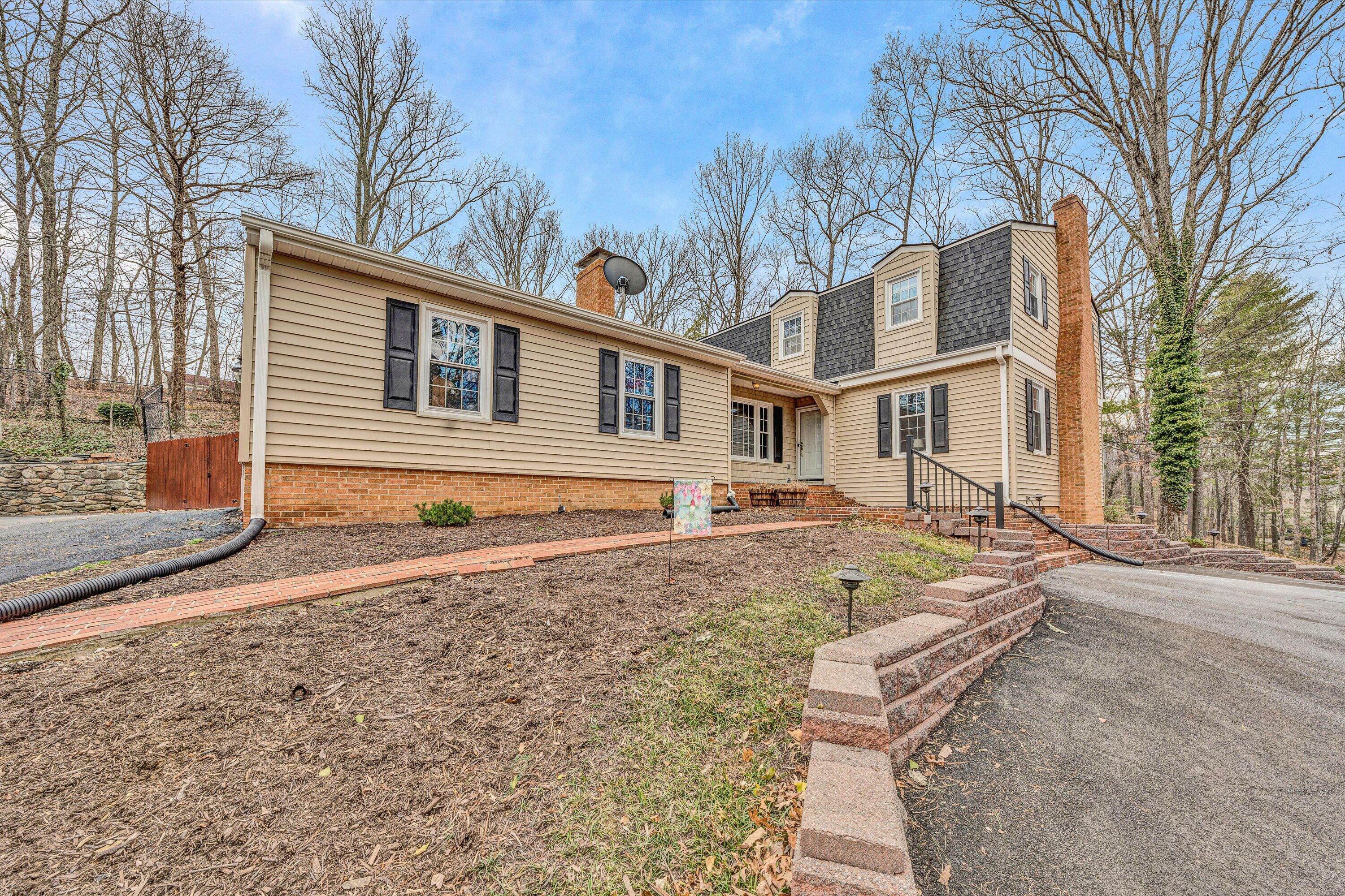 Property Photo: 4937 Greenlee Rd SW VA 24018