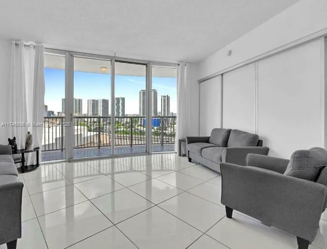 Property Photo:  1750 N Bayshore Dr 1714  FL 33132 