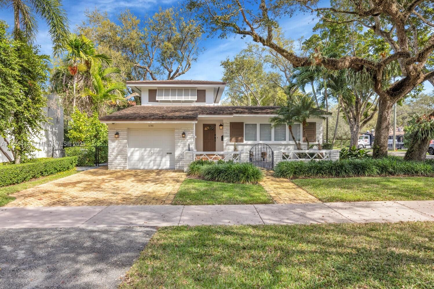 Property Photo: 5745 Riviera Dr FL 33146