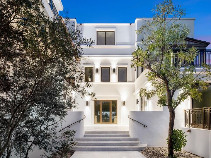 Property Photo: 1007 Links Dr FL 33109