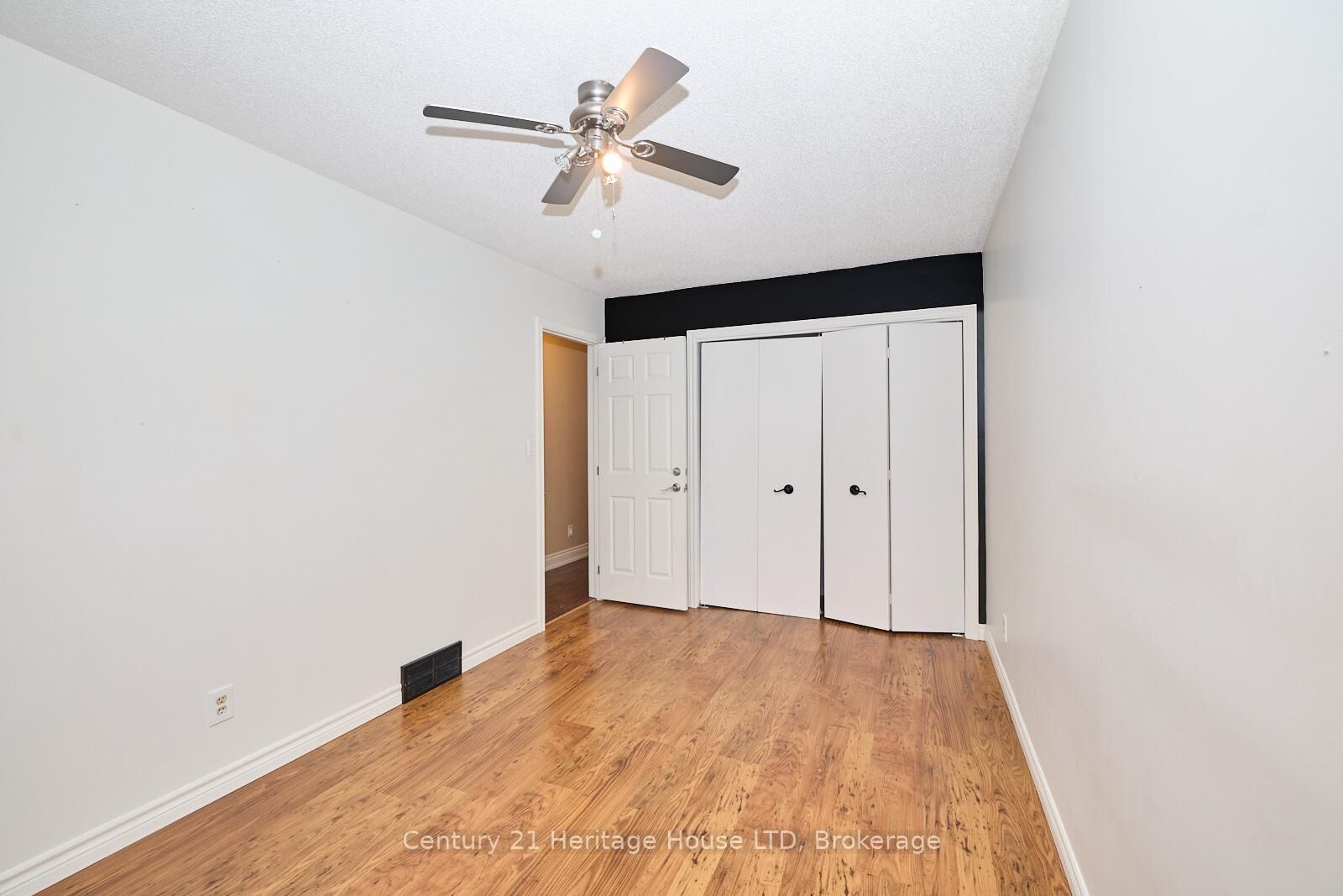 Property Photo:  27 Mayfair Drive  ON L3C 7A1 