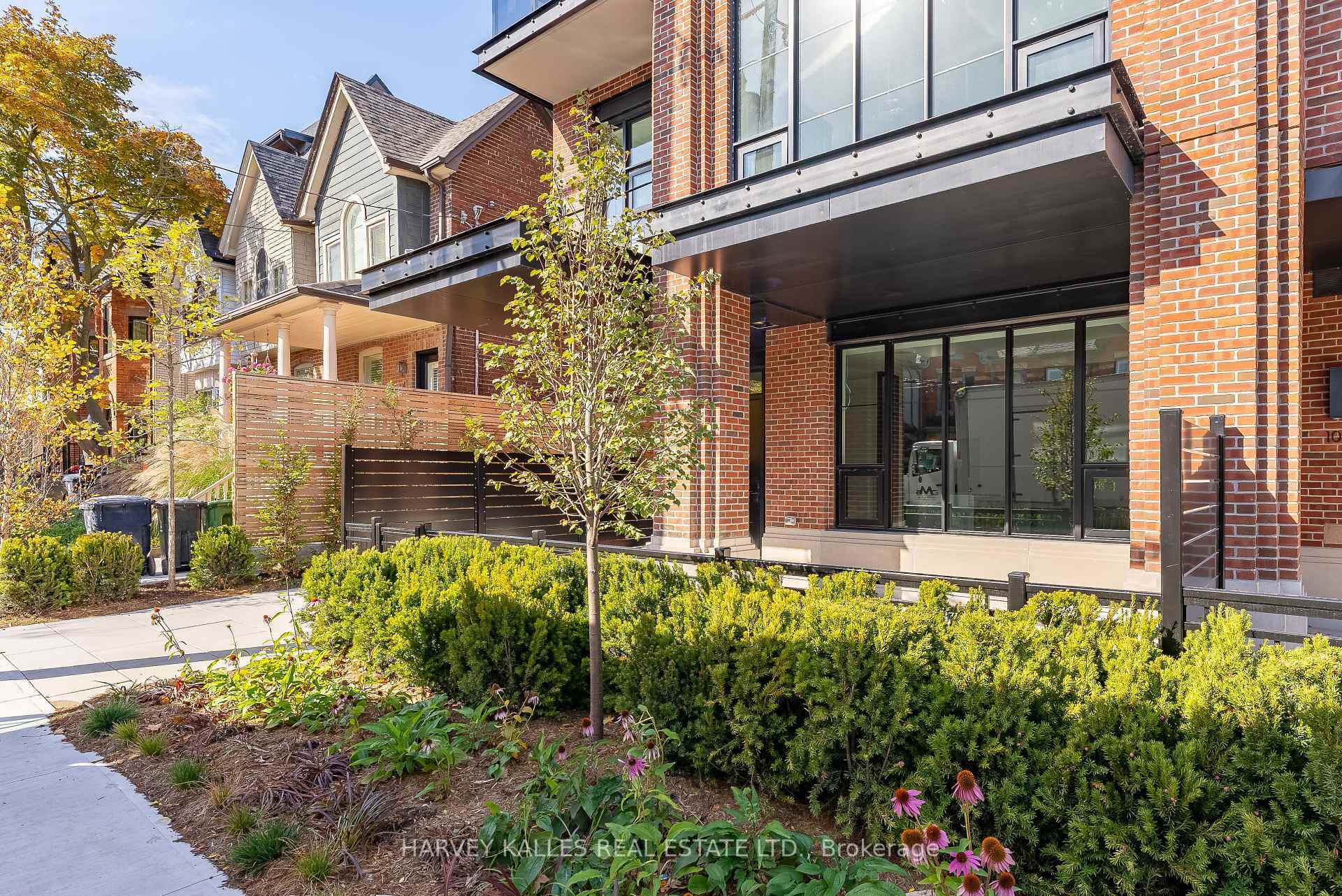 Property Photo: 36 Birch Avenue 109 ON M4V 0B5