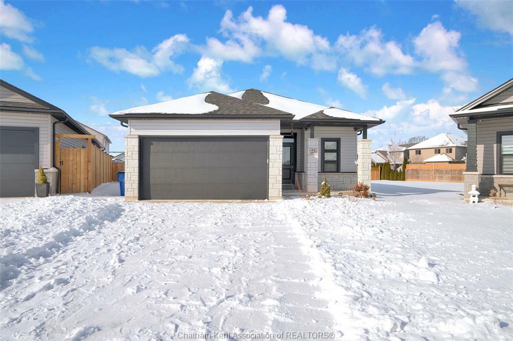 Property Photo:  25 Champlain Court  ON N7L 0A4 