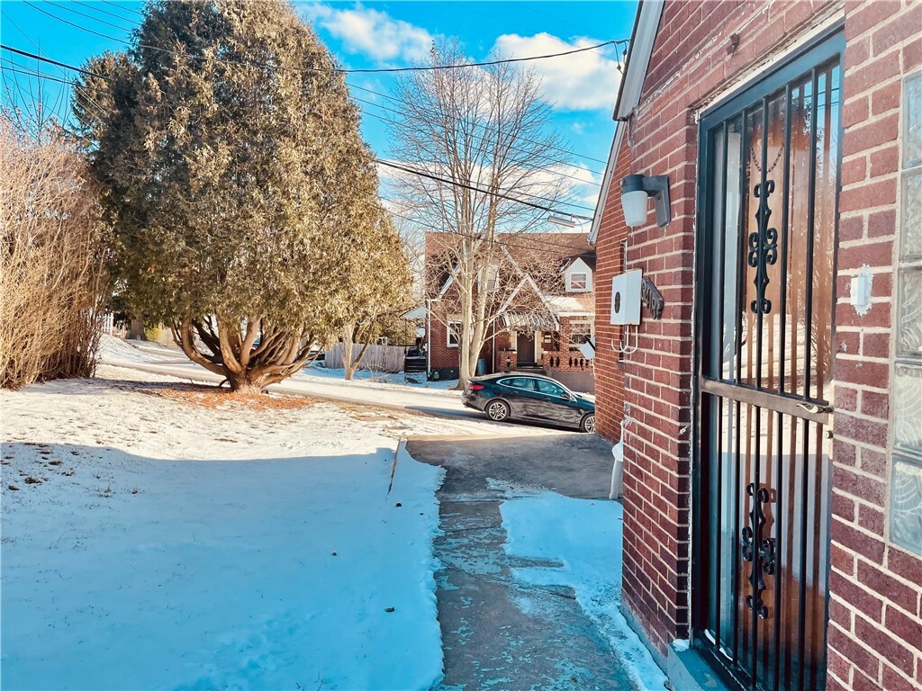 Property Photo:  3418 Whitaker St  PA 15122 