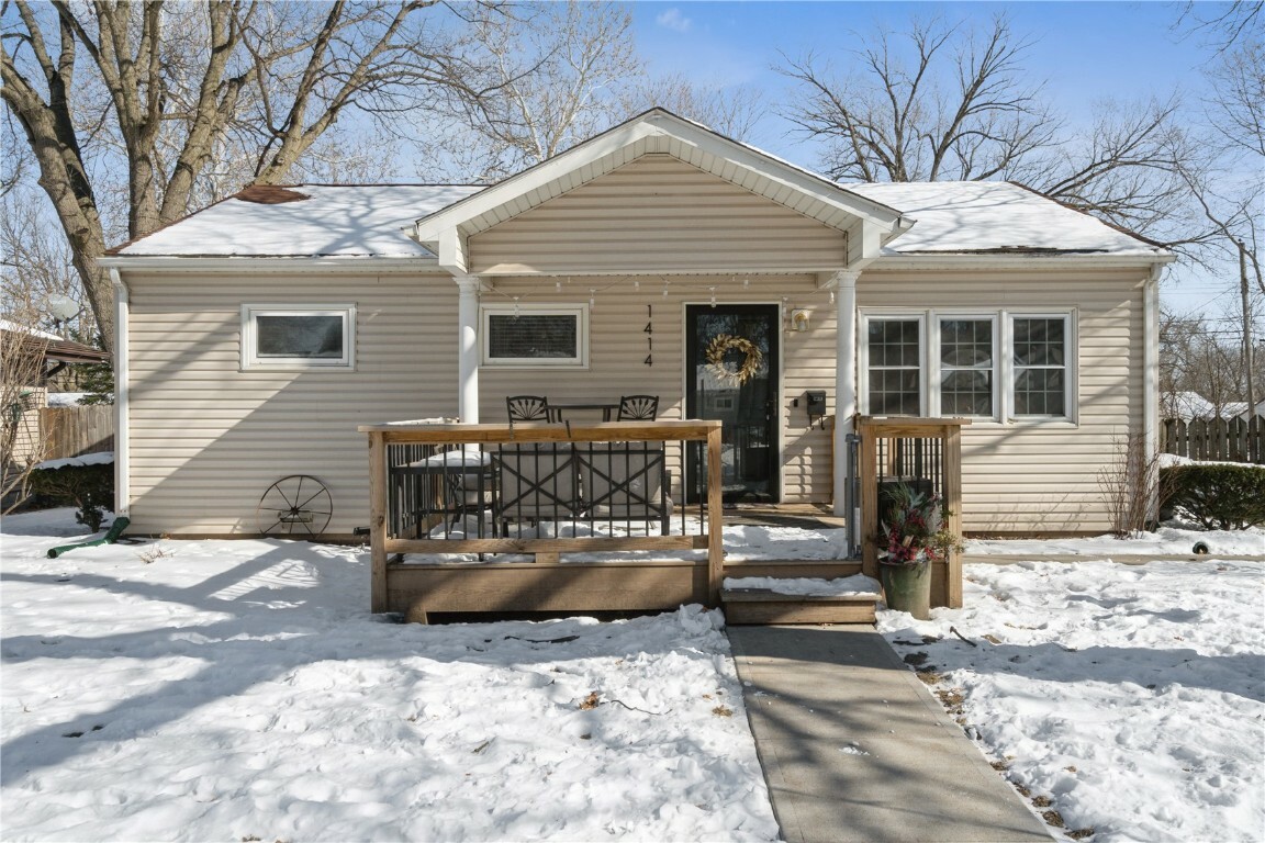 Property Photo:  1414 Franklin Street  IA 52240 