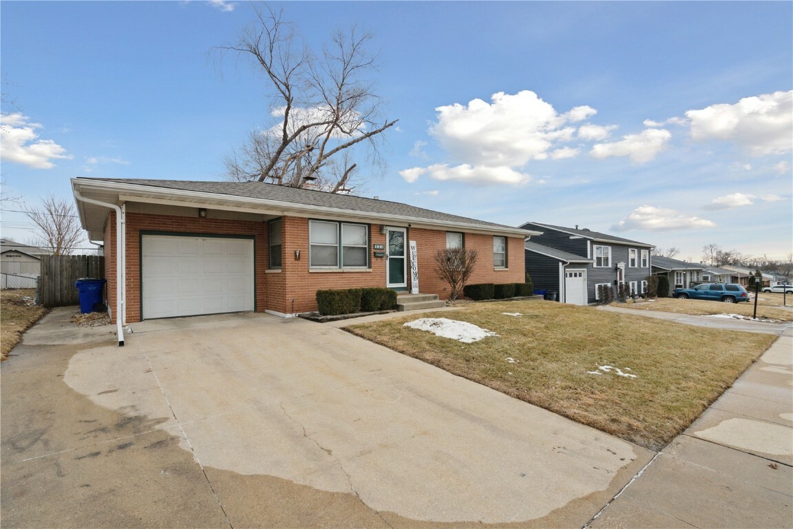 Property Photo:  453 Owen Street NW  IA 52405 